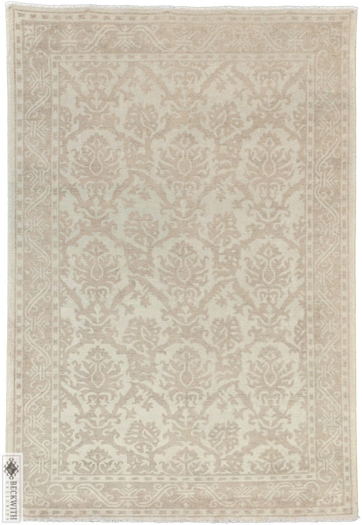 Ganga Ivory 6X9 Rug