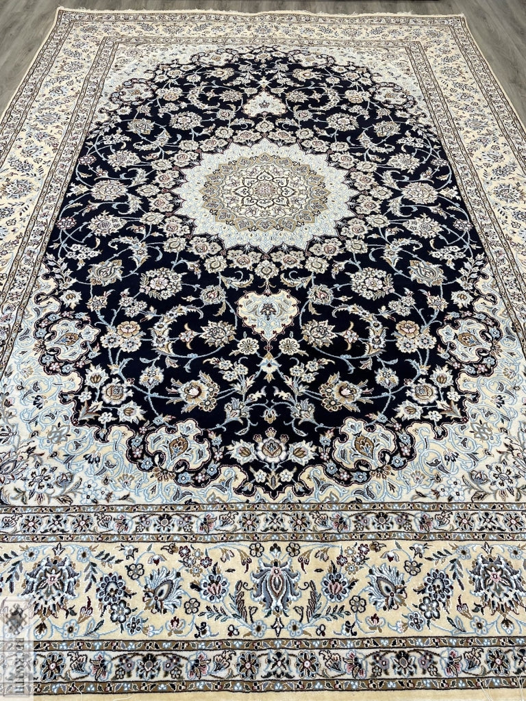 Naeen 117 X 82 Rug