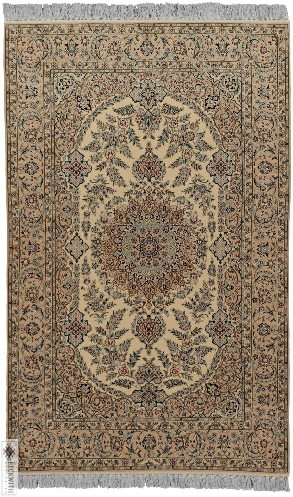 Nain Ivory 5X8 Rug
