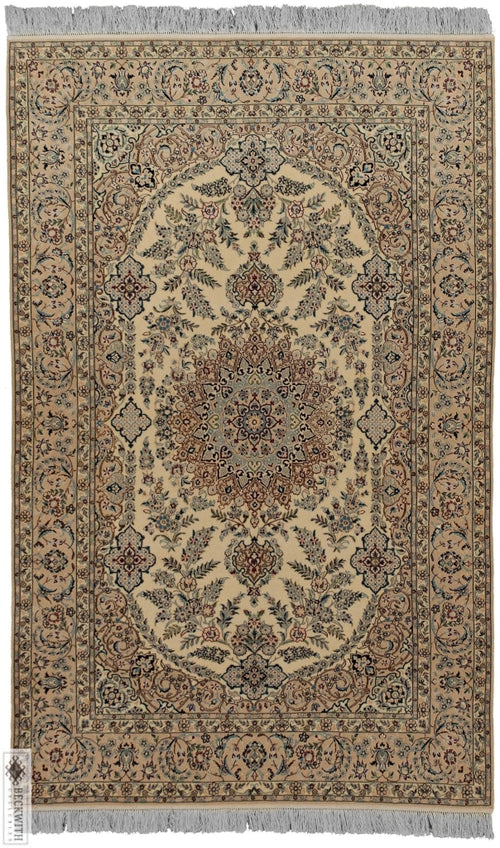 Nain Ivory 5X8 Rug
