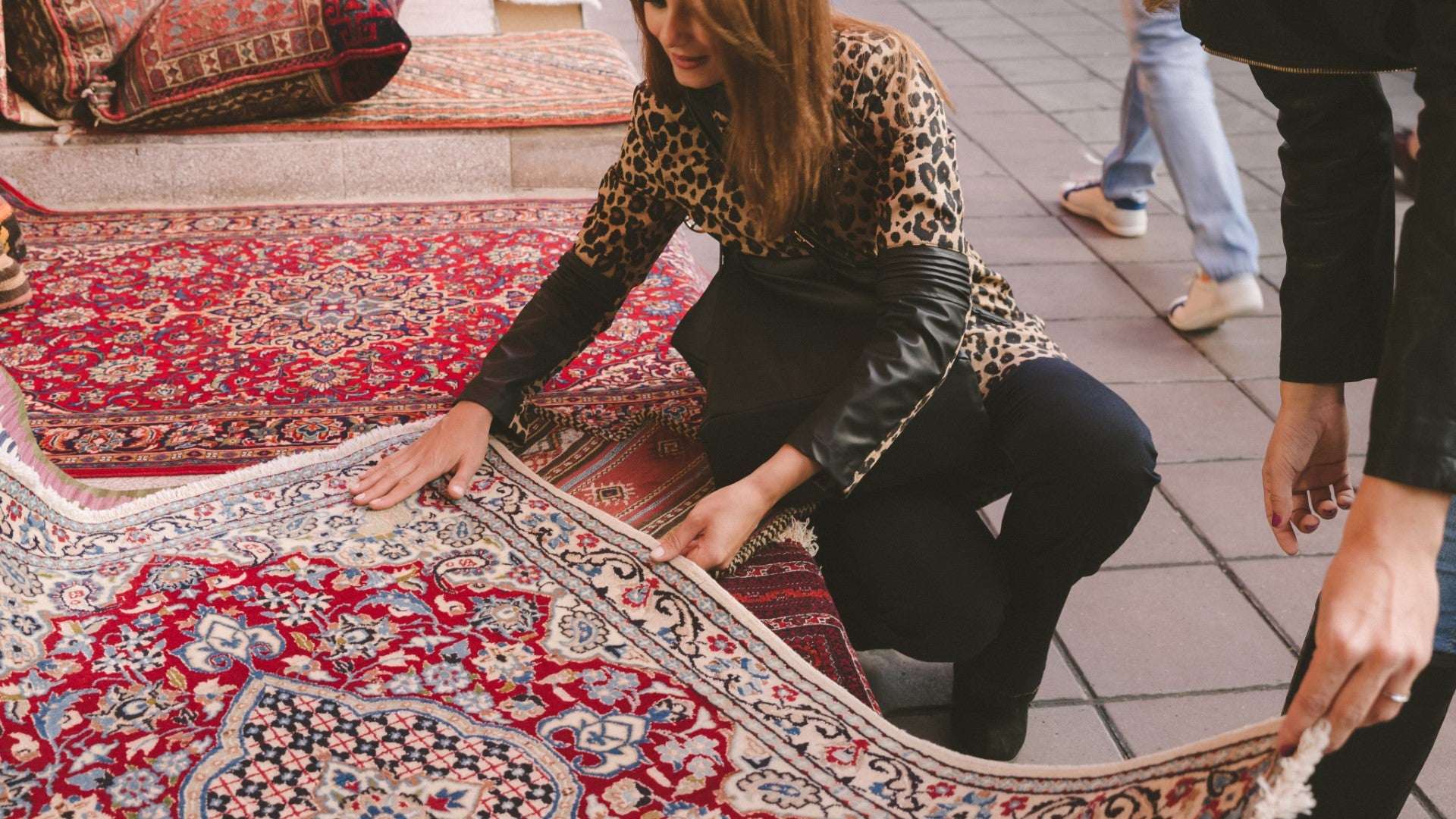 Women buying carpets in Istanbul